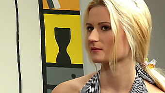 Nieśmiała Blondynka Nastolatka Eksploruje Swoją Seksualną Stronę W Tym Filmie.