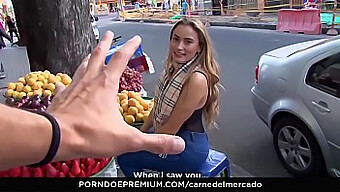 Encontro Quente Com Uma Colombiana Gostosa Em Público