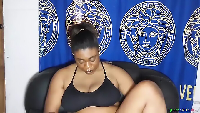 Mestra Nigeriana Negra Con Grandes Tetas Naturales