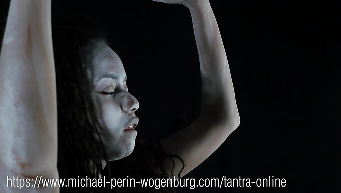 Verken De Kunst Van Bodypainting En Plezier In Een Tantrische Setting