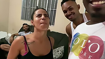 Brasilianisches Luder Ruivinha Beim Wilden Ritt Mit Drei Ebony Hengsten