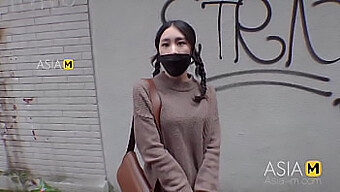 Tan Ying Ying'S Sensual Adventure In The Streets