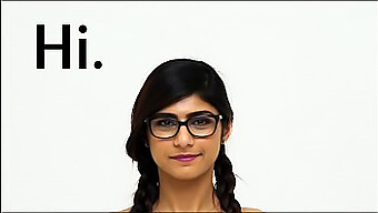 Η Οικεία Πρόσκληση Της Mia Khalifa Να Εξερευνήσει Την Άψογη Αραβική Της Σωματική Διάπλαση